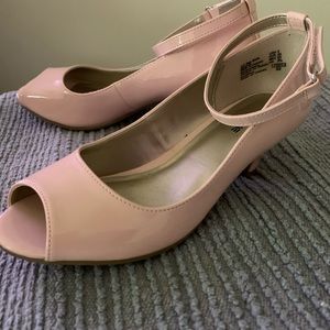 Girls Size 3 - Peachy pink heal shoe